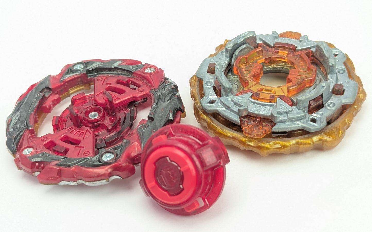 Takaratomy World Spryzen S6 - Beyblade Burst - Red Eye Merch