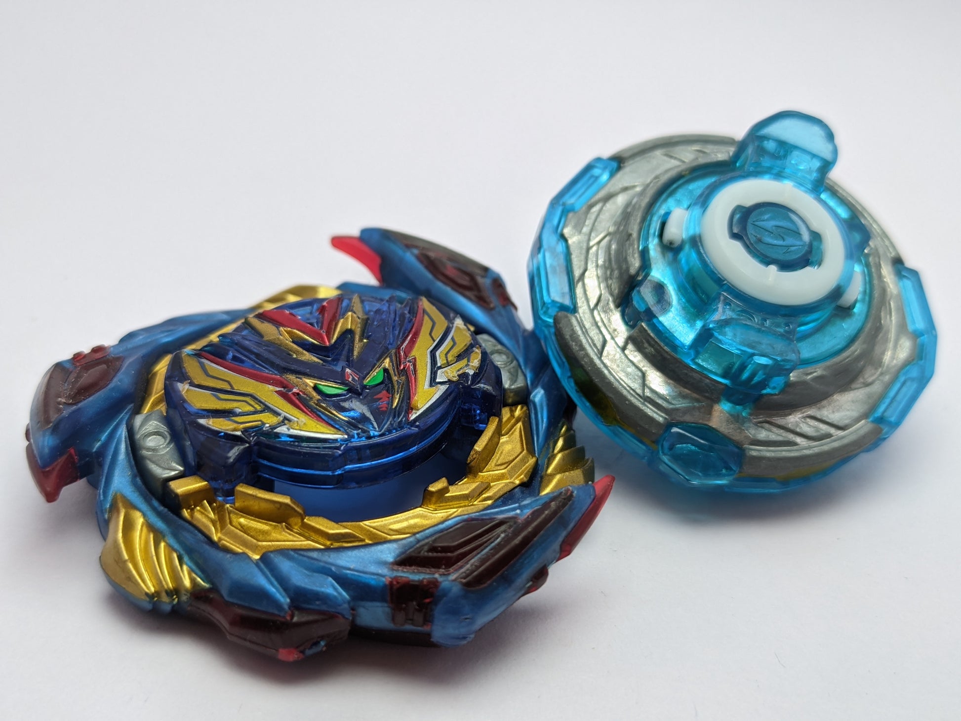 Saviour Valtryek Beyblade Burst DB Red Eye Merch (2)