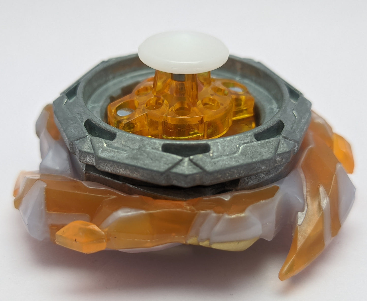 TAKARA TOMY Savior Perseus Bottom Beyblade Burst Red Eye Merch