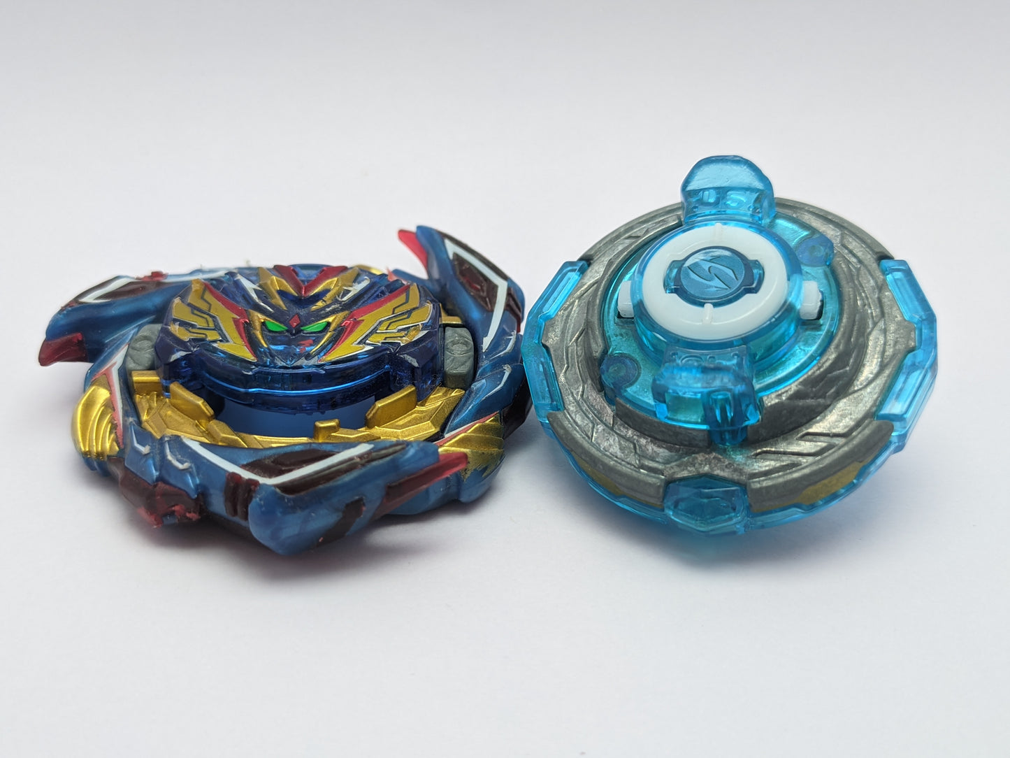 TAKARA TOMY Savior Valkyrie Parts Beyblade Burst Red Eye Merch