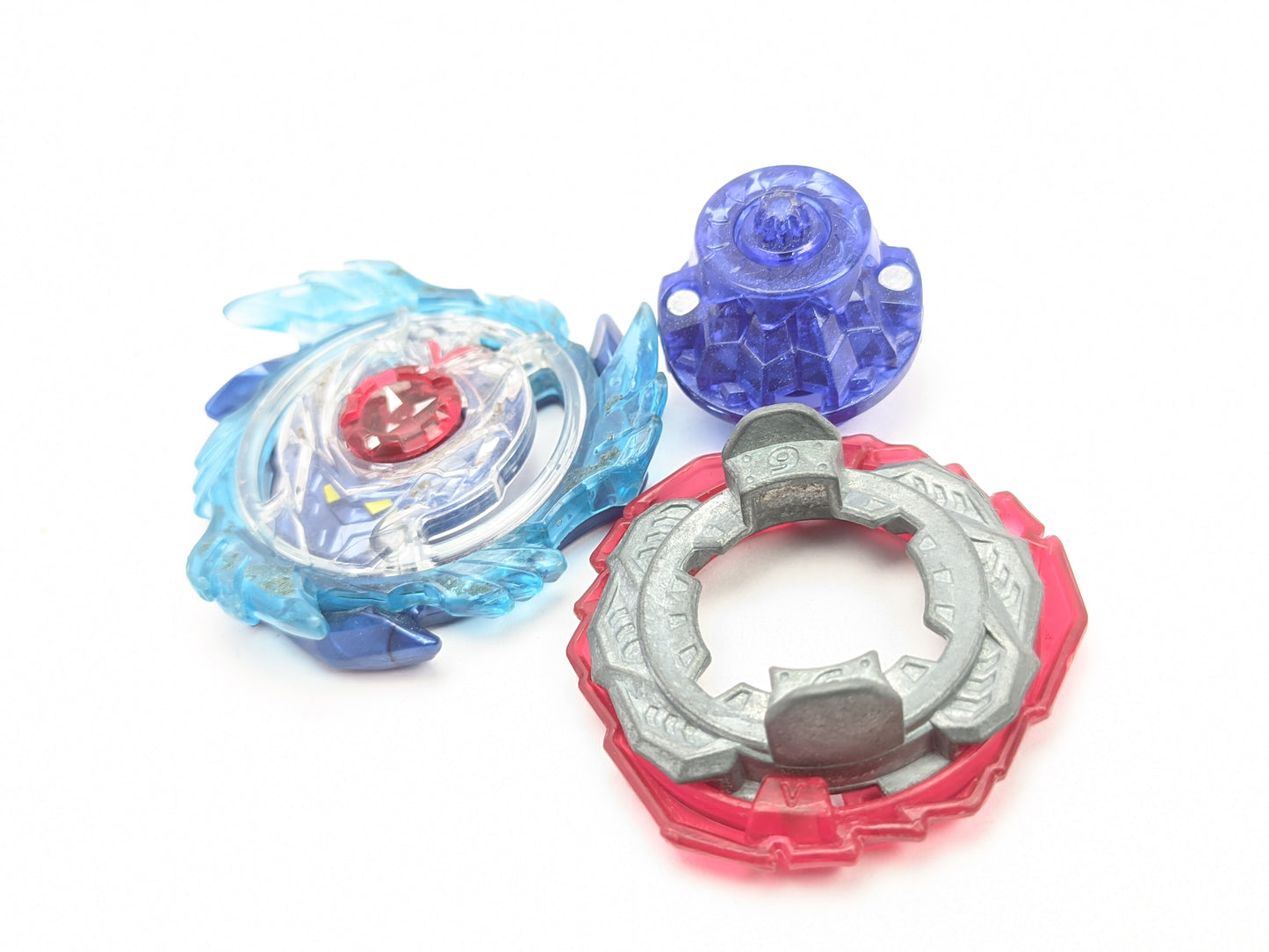 Takaratomy Genesis Valtryek - Beyblade Burst - Red Eye Merch
