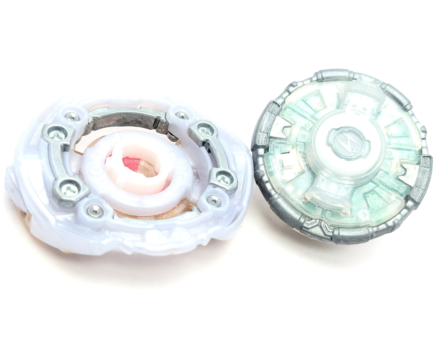 Takaratomy Regalia Genesis Hybrid Beyblade Burst - Red Eye Merch