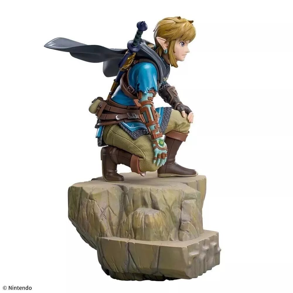 The Legend of Zelda Tears of the Kingdom FIGURIZMα Link Figure SEGA (Pic4) Red eye merch