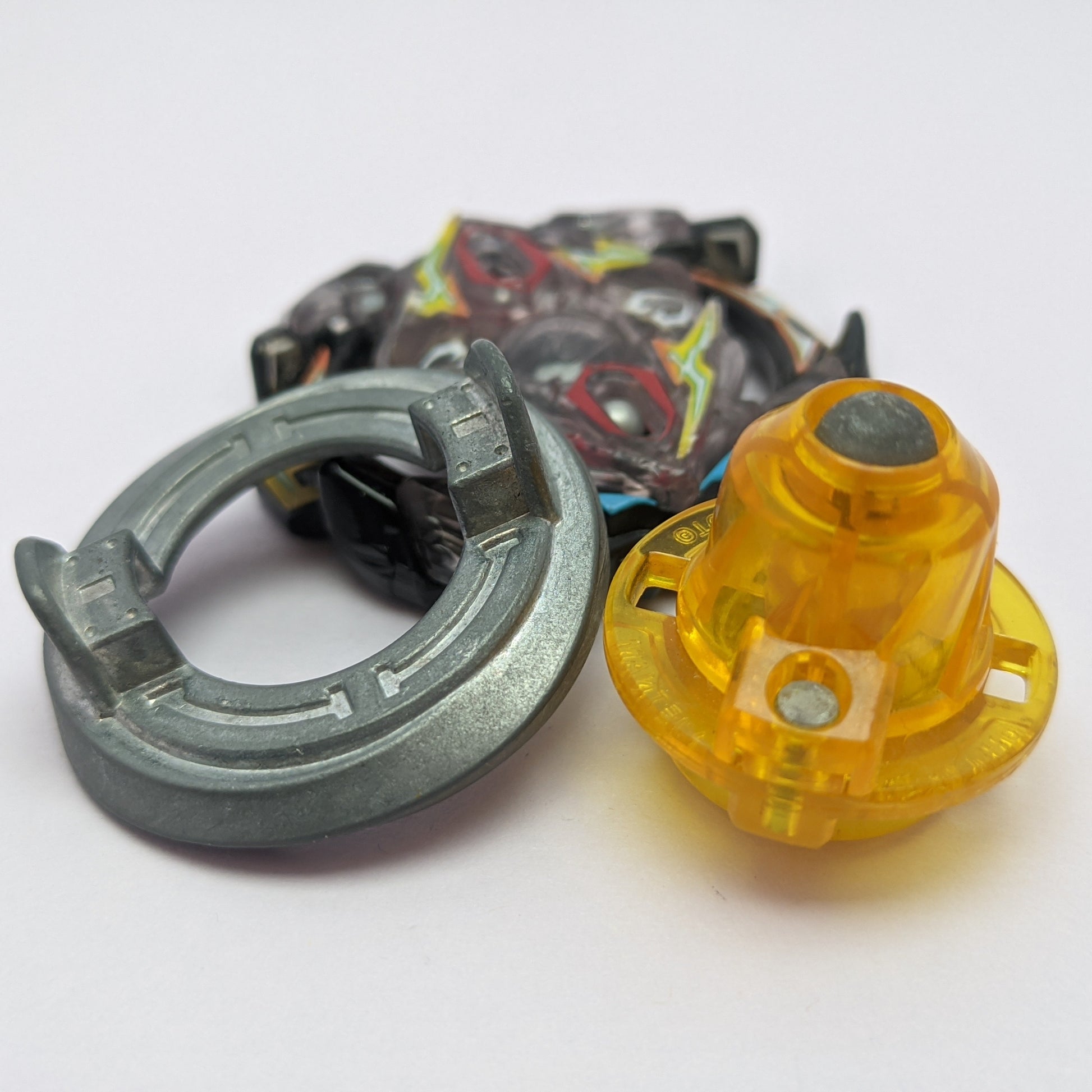 Zillion Zuetran (3) Beyblade Burst Red Eye Merch